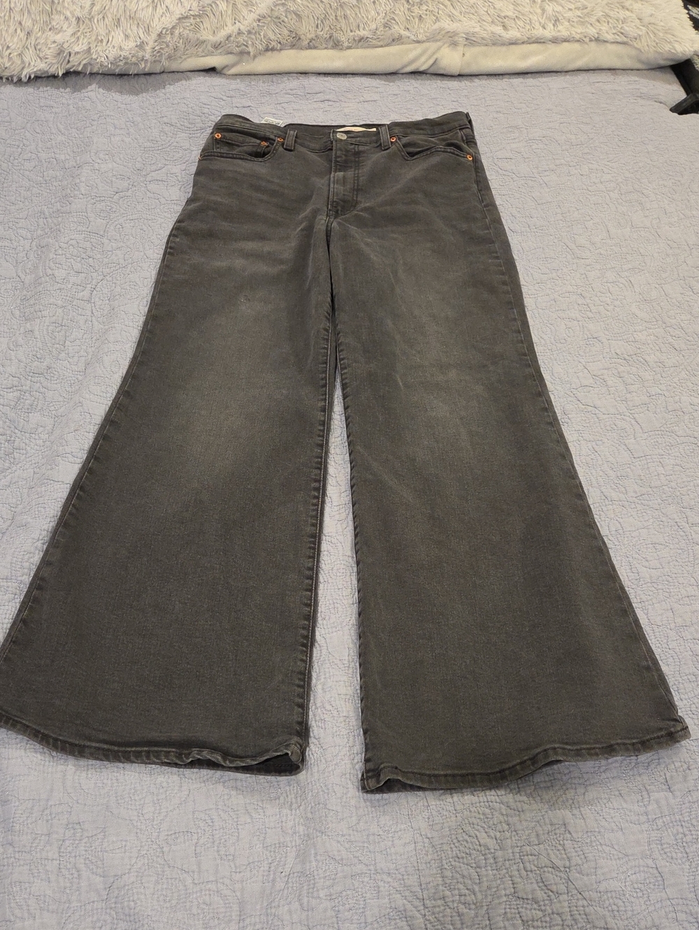 Levi’s Ribcage Bell Bottom Flare Jeans - Washed Black Size 31!